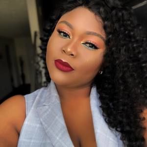 Meet your Posher, Efe